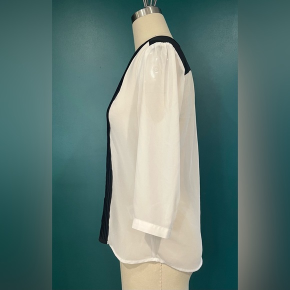 H&M pin tuck front black and white sheet chiffon buttonup blouse, sz 6 - Picture 4 of 6